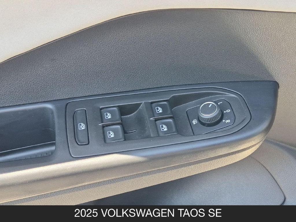 Used 2025 Volkswagen Taos SE FWD image 25
