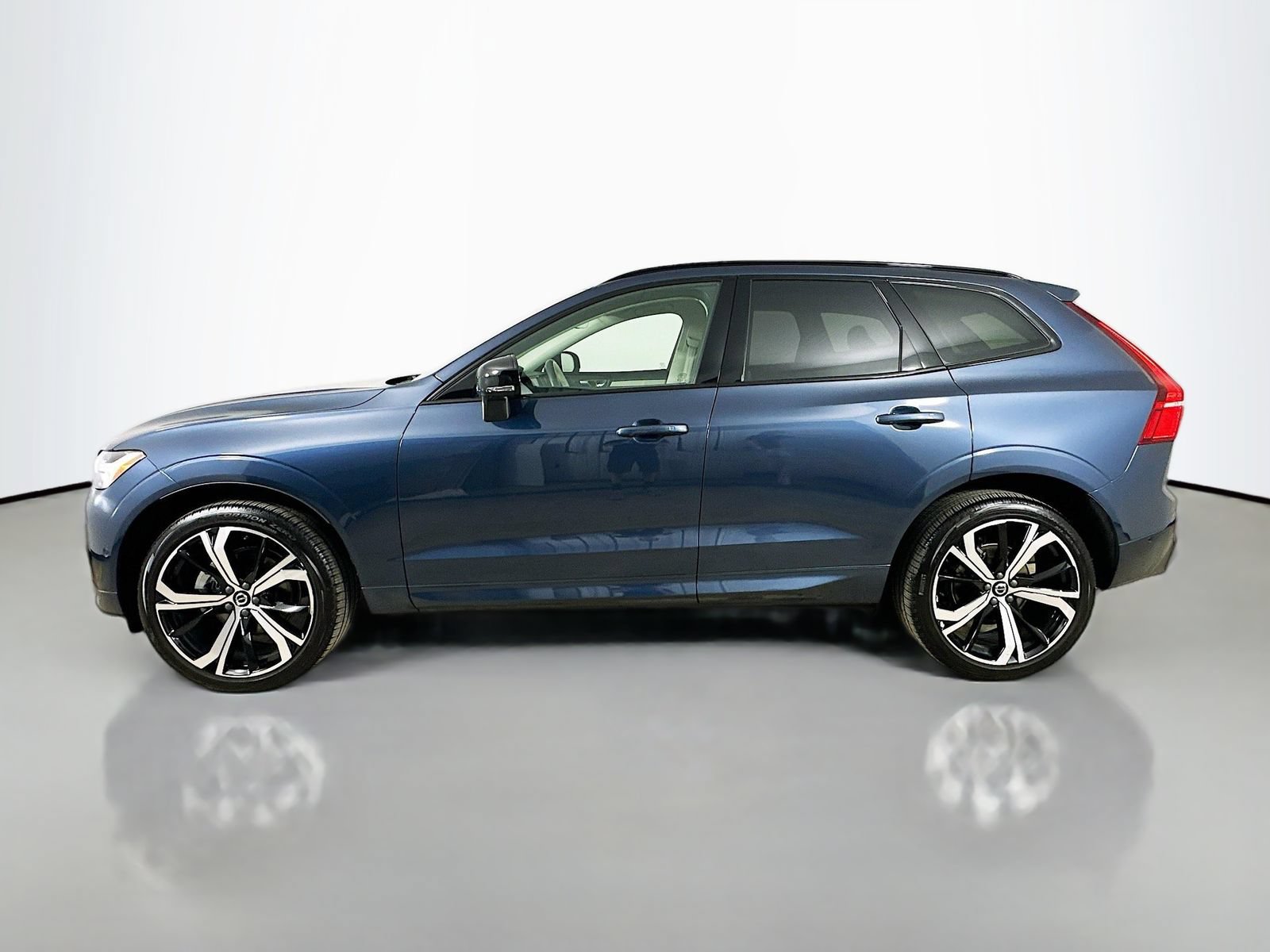 Used 2025 Volvo XC60 B5 Ultra w/ Protection Package Premier AWD/4WD image 8
