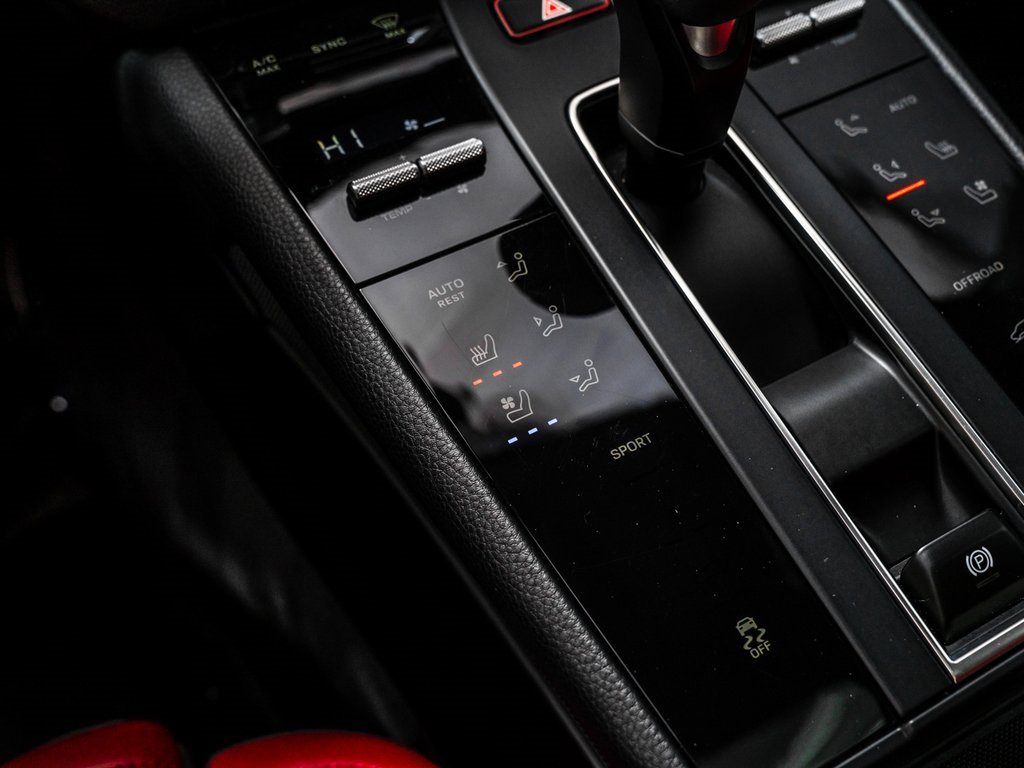 Used 2025 Porsche Macan image 20