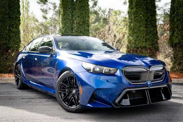Used 2025 BMW M5 w/ Executive Package image 5