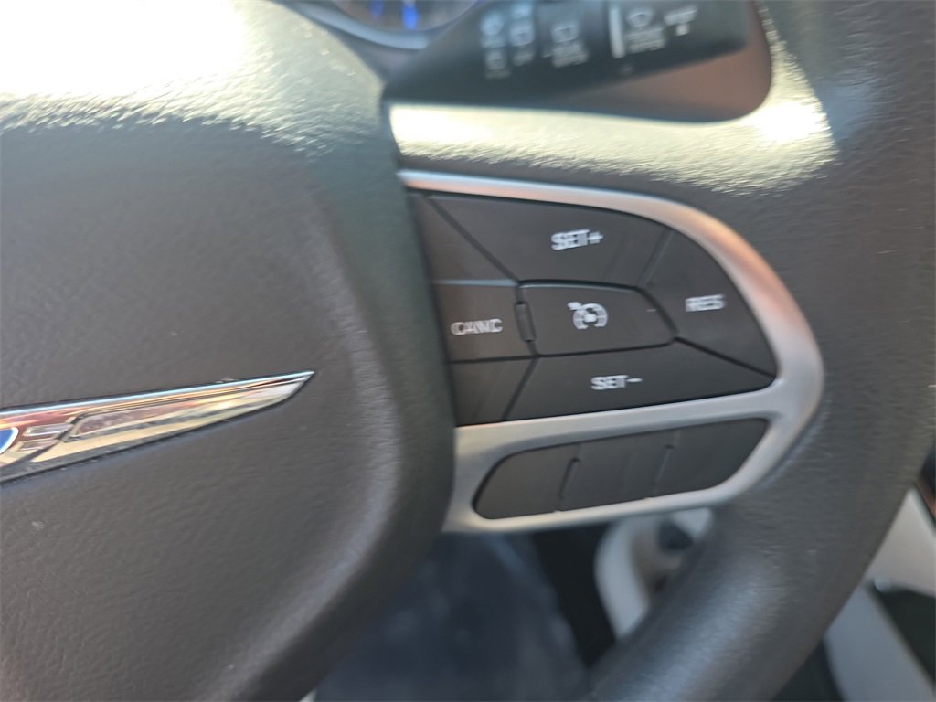Used 2018 Chrysler Pacifica Touring Plus image 31