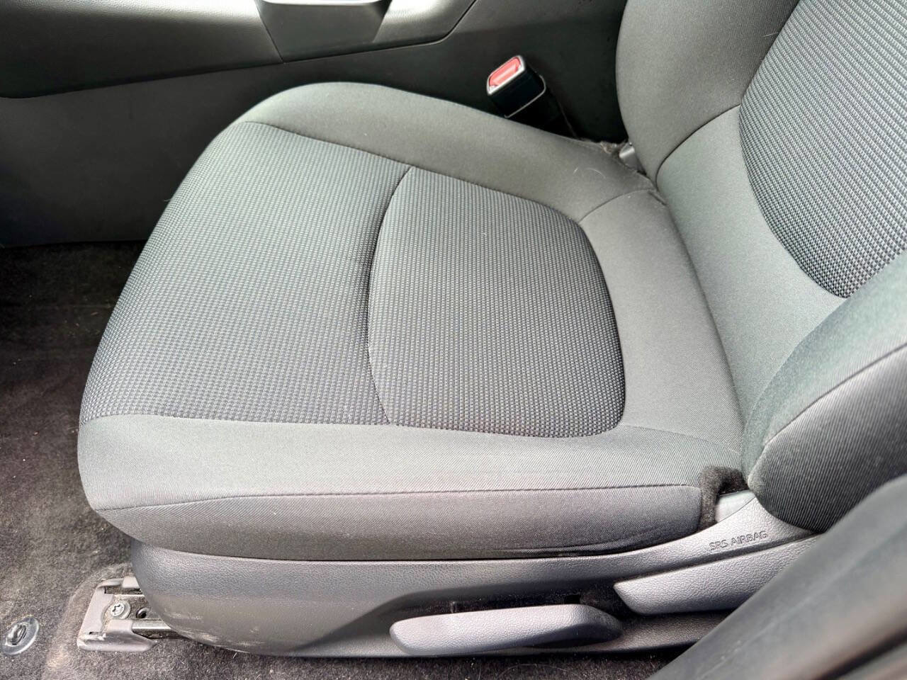 Used 2020 Toyota RAV4 LE AWD/4WD image 52