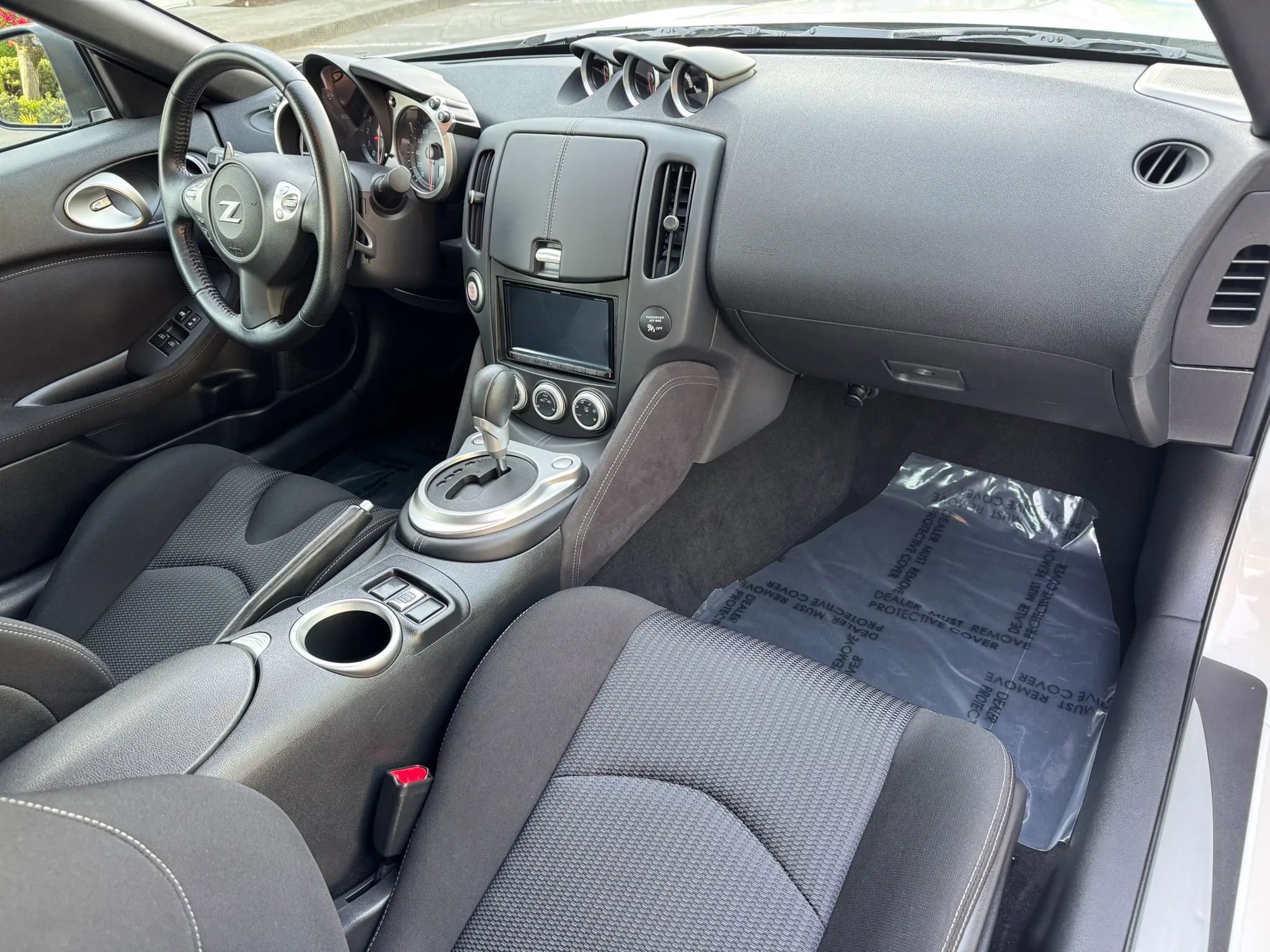 Used 2015 Nissan 370Z Roadster RWD image 22
