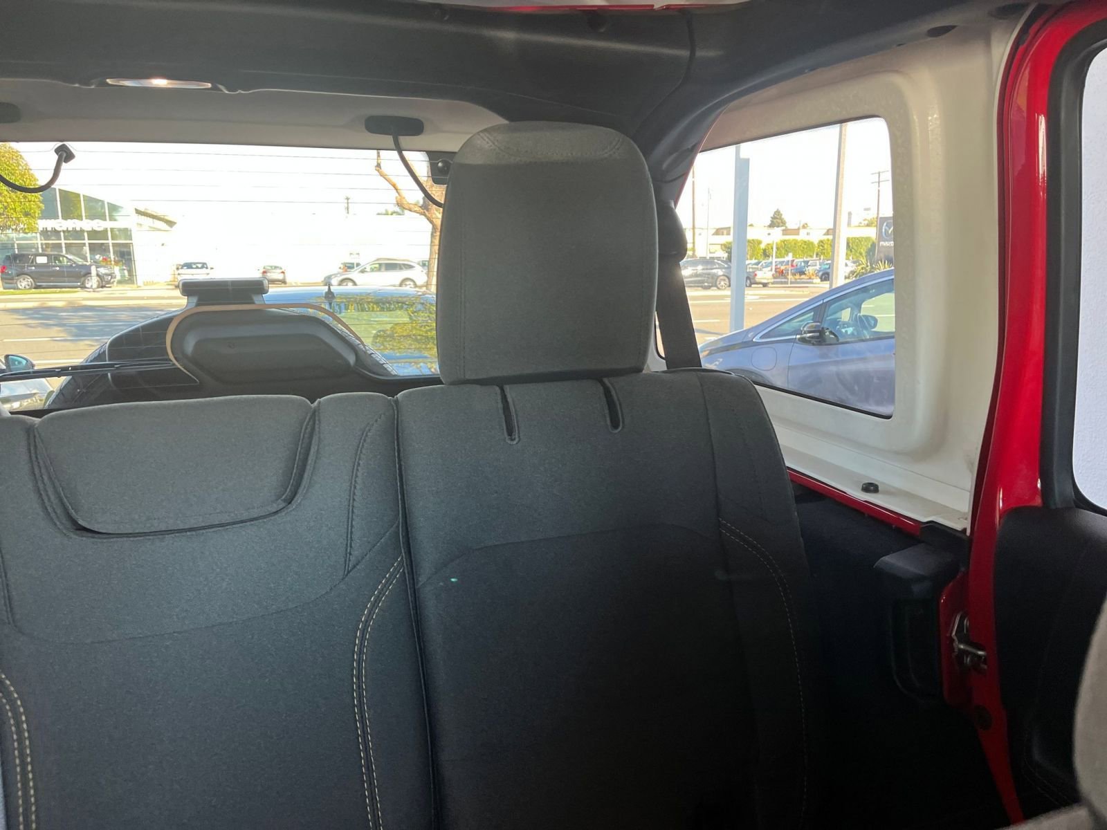 Used 2025 Jeep Wrangler Sahara image 37