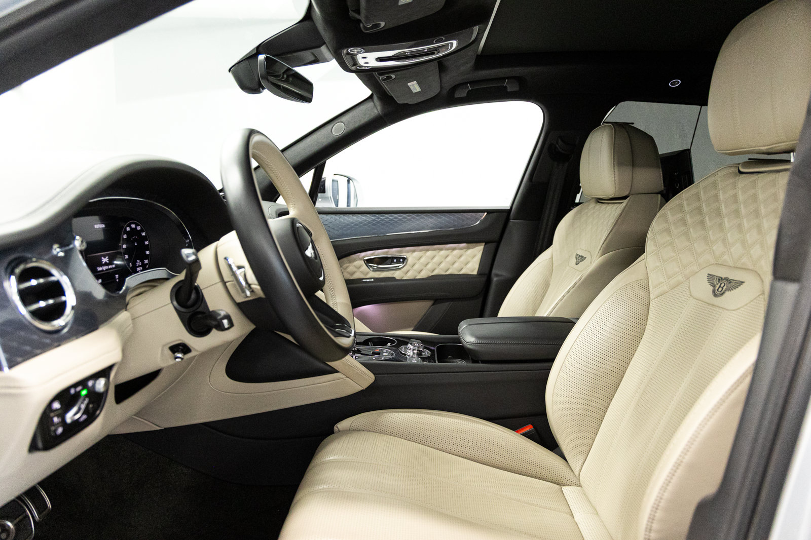Certified 2023 Bentley Bentayga Plug-In Hybrid AWD/4WD image 27
