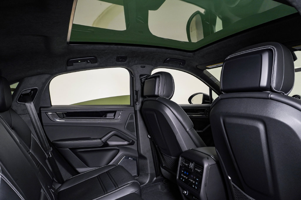 New 2026 Porsche Cayenne GTS AWD/4WD image 16