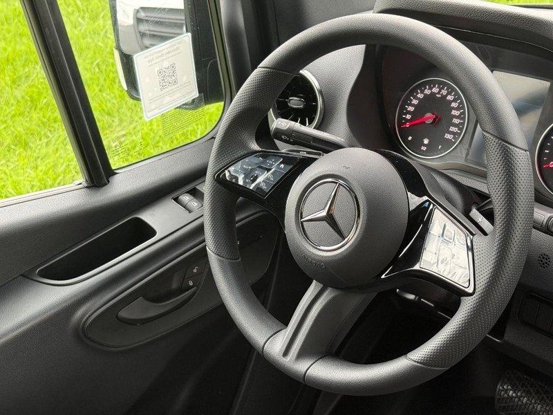 New 2025 Mercedes-Benz Sprinter 2500 image 9