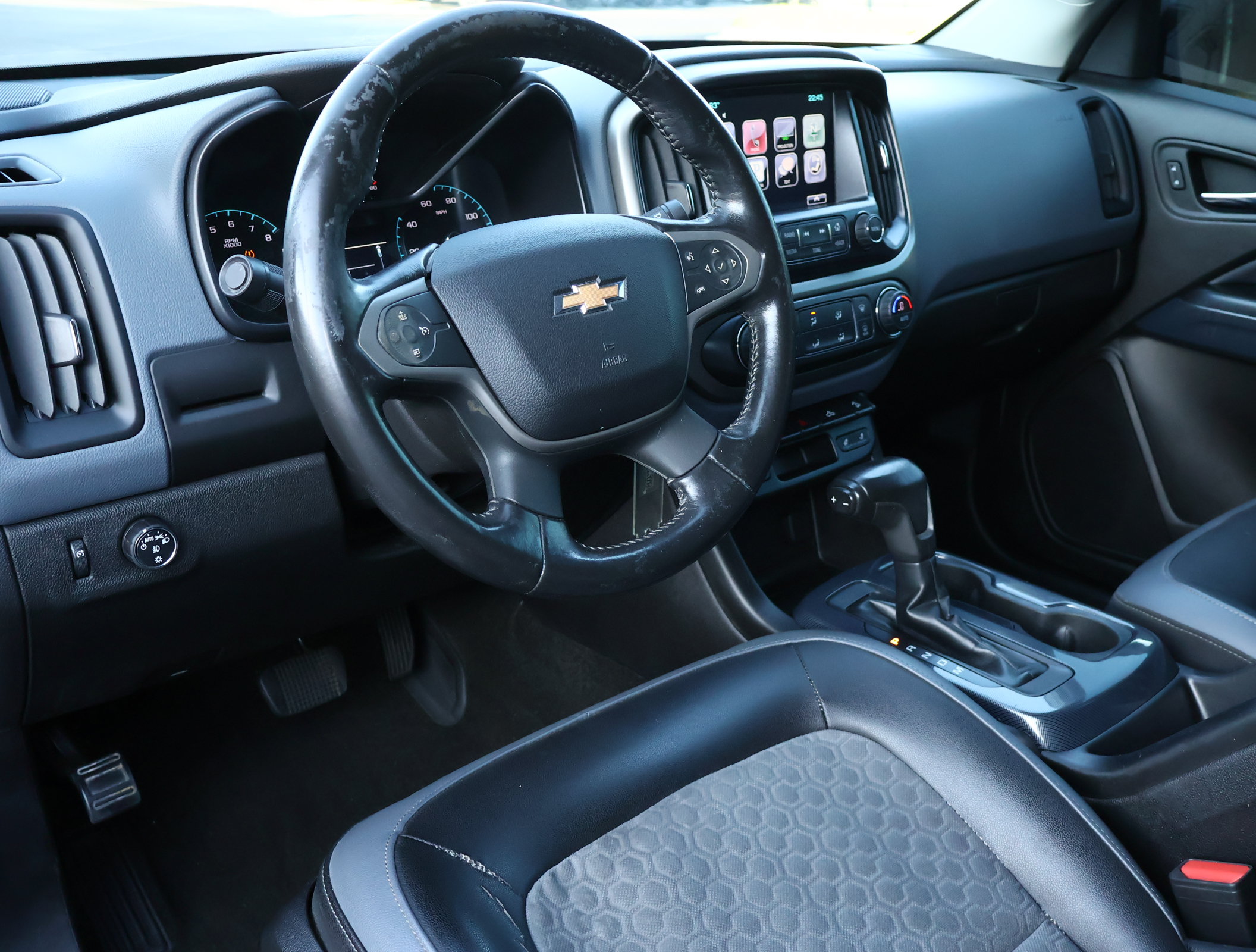 Used 2016 Chevrolet Colorado Z71 RWD image 2