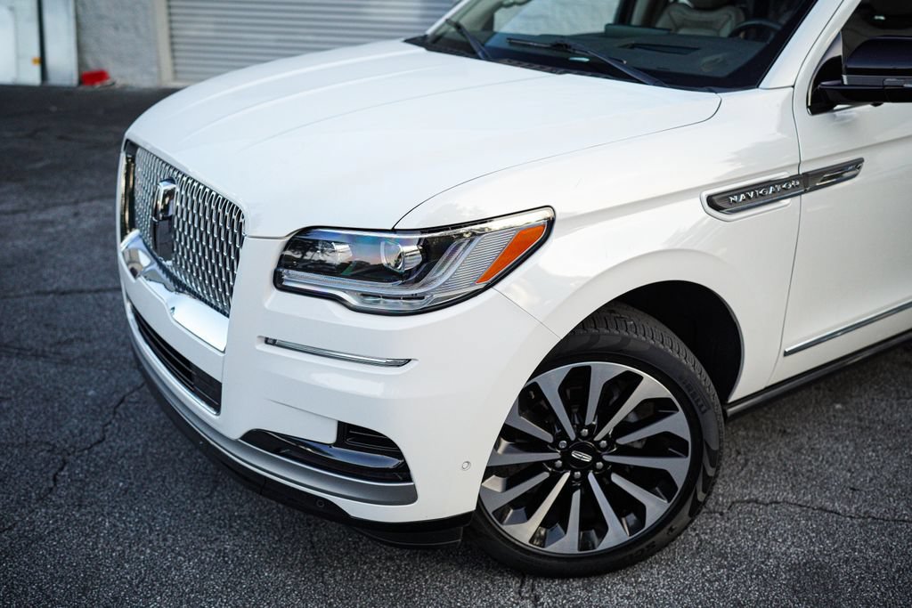 Used 2023 Lincoln Navigator L Reserve AWD/4WD image 2