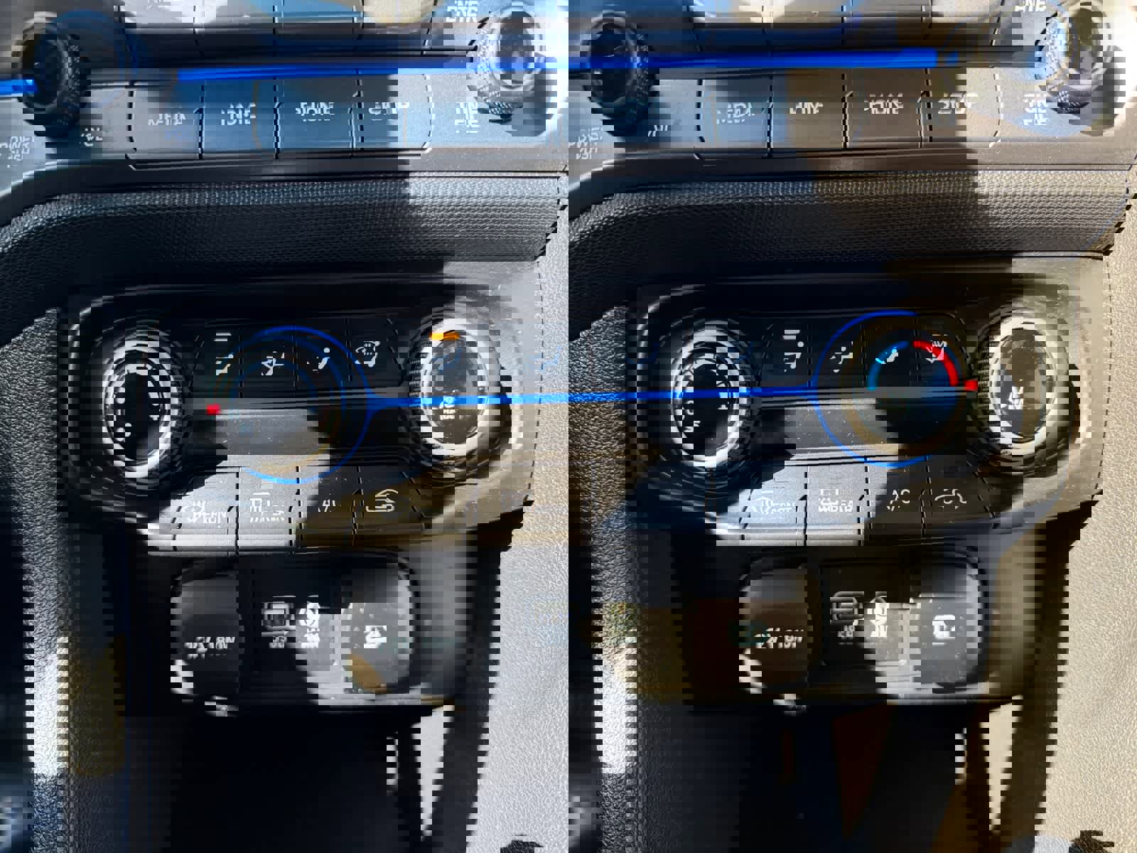 Used 2020 Hyundai Veloster 2.0 image 24