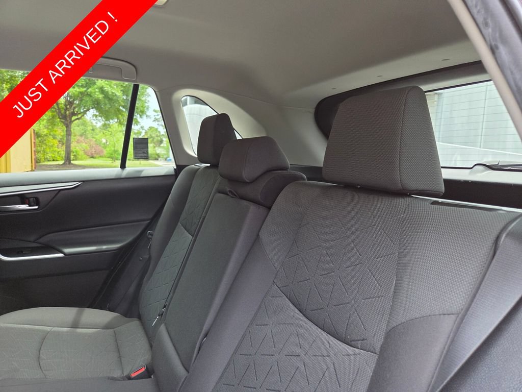 Used 2022 Toyota RAV4 XLE FWD image 21