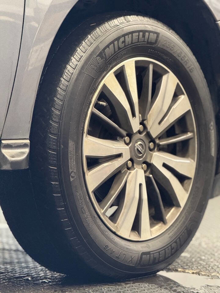 Used 2019 Nissan Pathfinder SV image 18