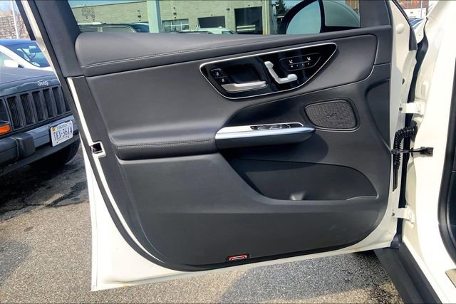 Used 2025 Mercedes-Benz GLC 300 4MATIC image 18