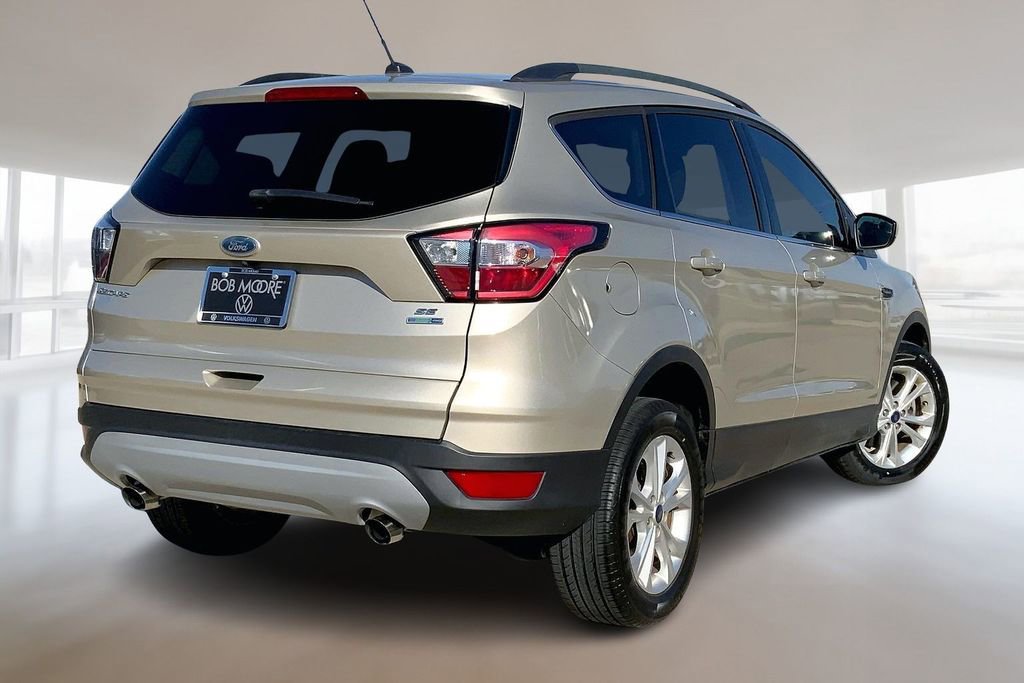 Used 2018 Ford Escape SE image 2