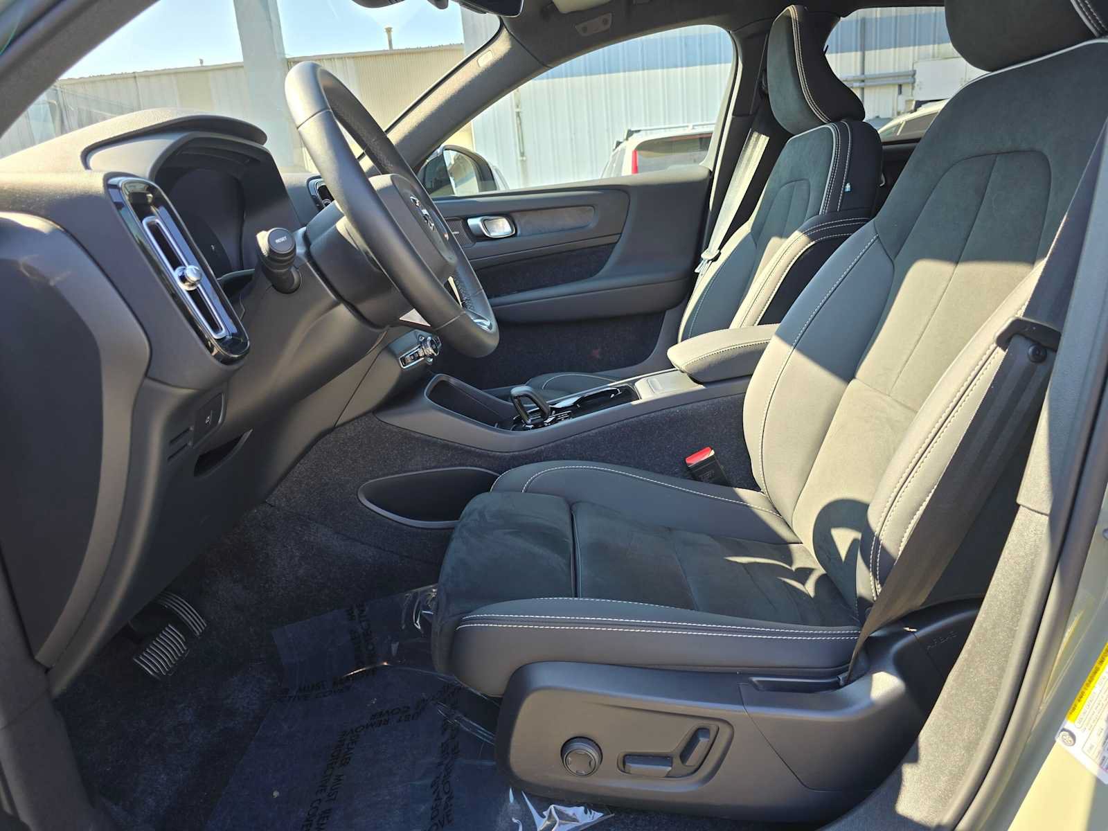 Used 2023 Volvo C40 P8 Recharge Ultimate w/ Protection Package Premier AWD/4WD image 21