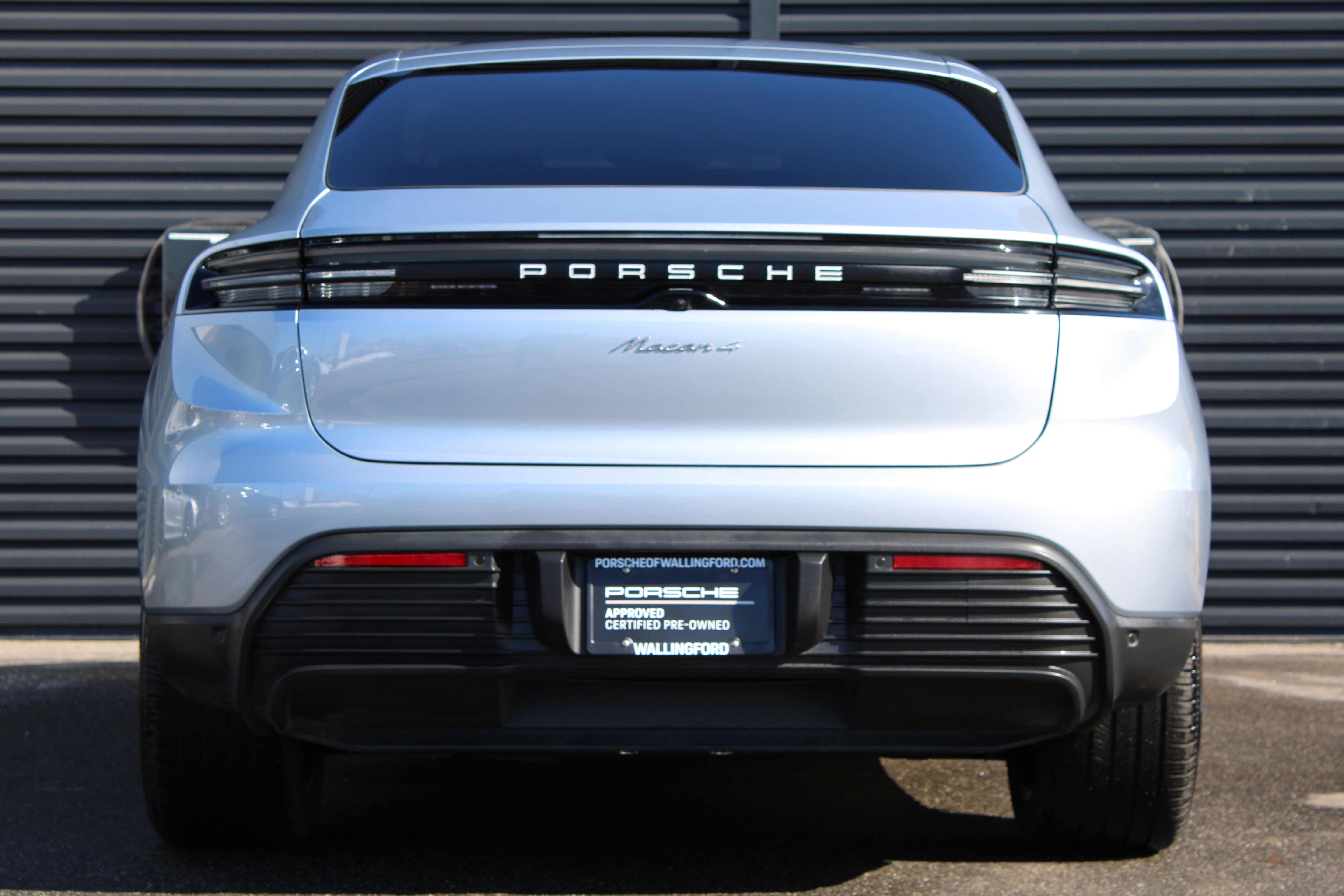Certified 2024 Porsche Macan 4 Electric image 7