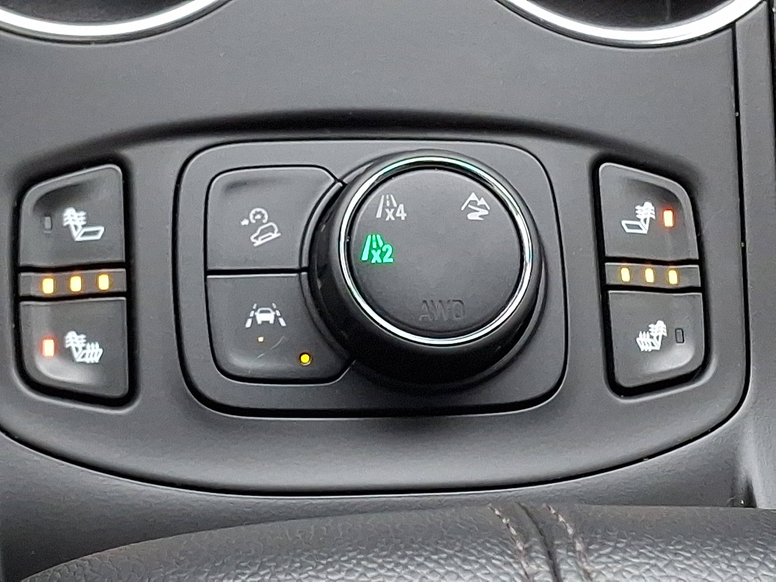 Used 2024 GMC Terrain SLE w/ Driver Convenience Package image 26