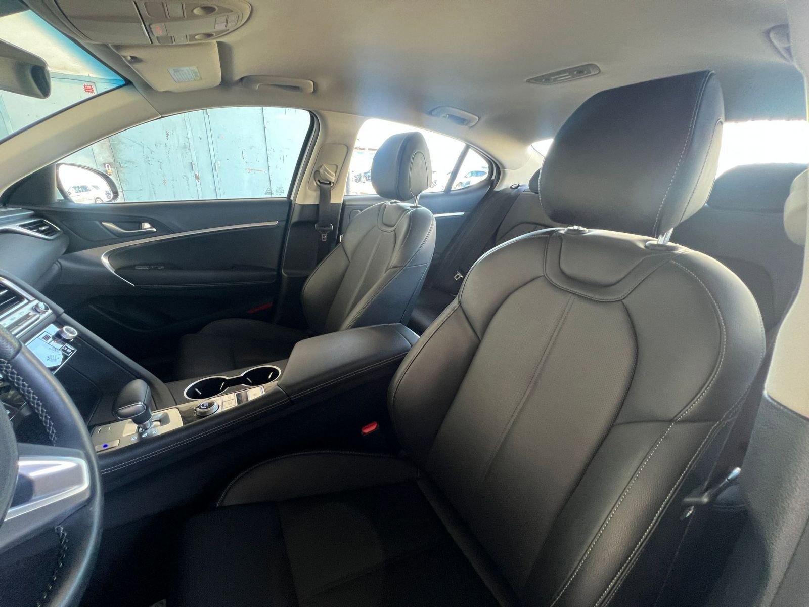 Used 2025 Genesis G70 2.5T image 36