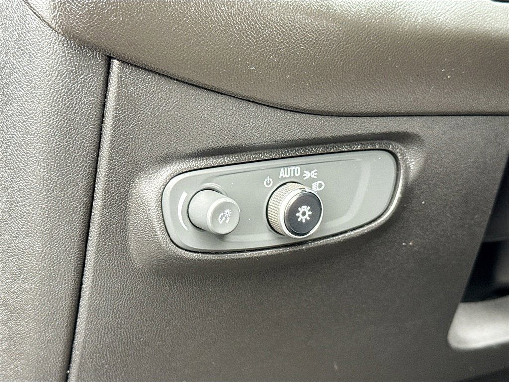 Used 2019 Chevrolet Equinox LS image 25