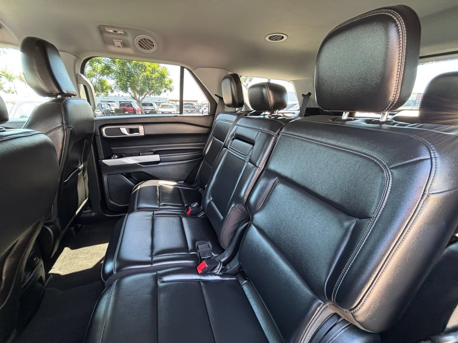 Used 2024 Ford Explorer XLT w/ Equipment Group 202A RWD image 27