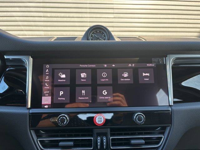 Certified 2025 Porsche Macan image 19