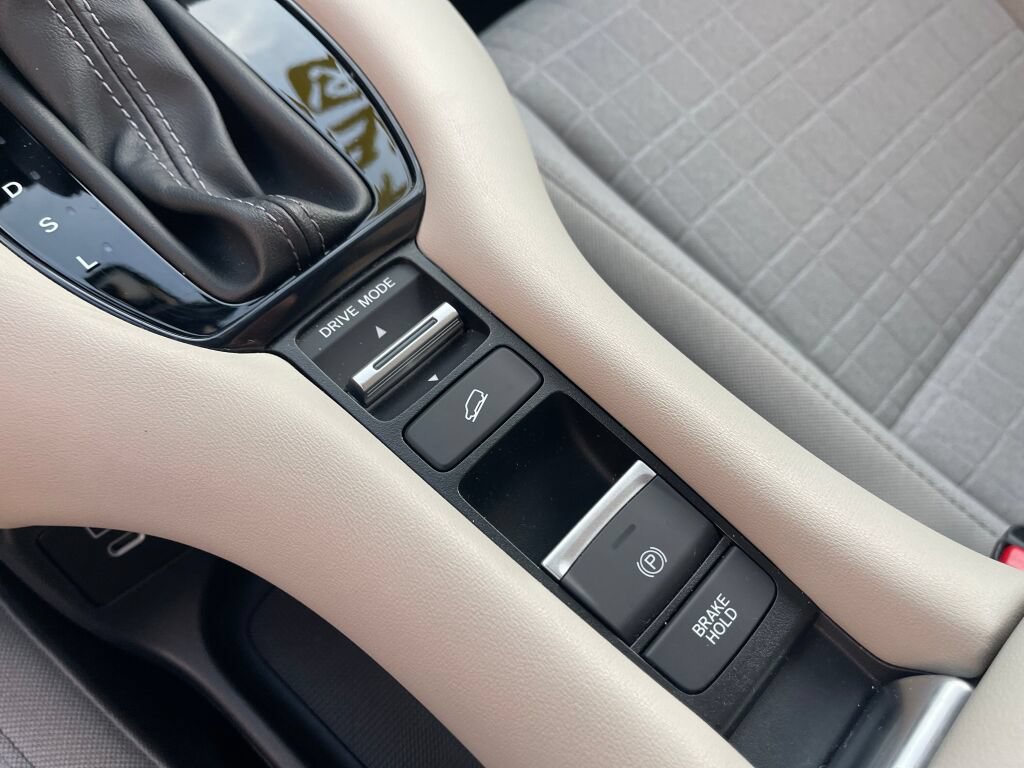 Used 2024 Honda HR-V LX image 13