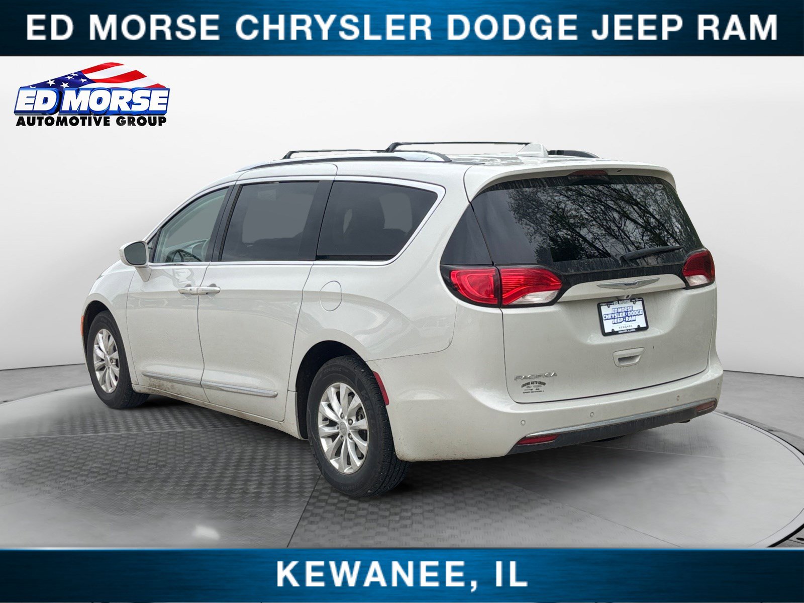 Used 2019 Chrysler Pacifica Touring-L FWD image 3