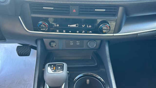 Used 2024 Nissan Rogue SV AWD/4WD image 21