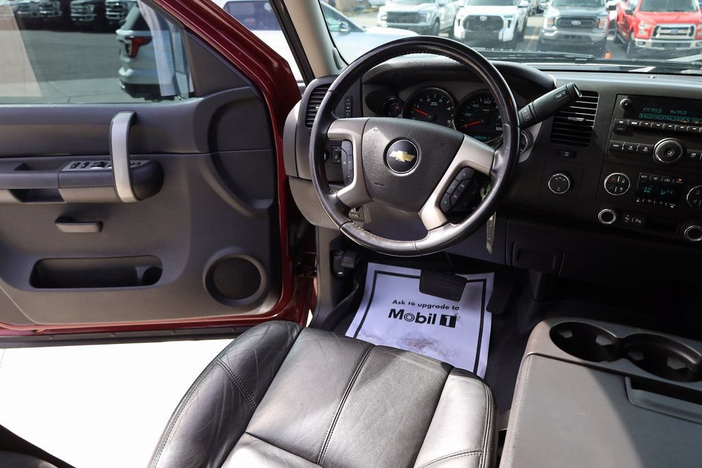 Used 2008 Chevrolet Silverado 2500 LT w/ 1LT Convenience Package AWD/4WD image 18