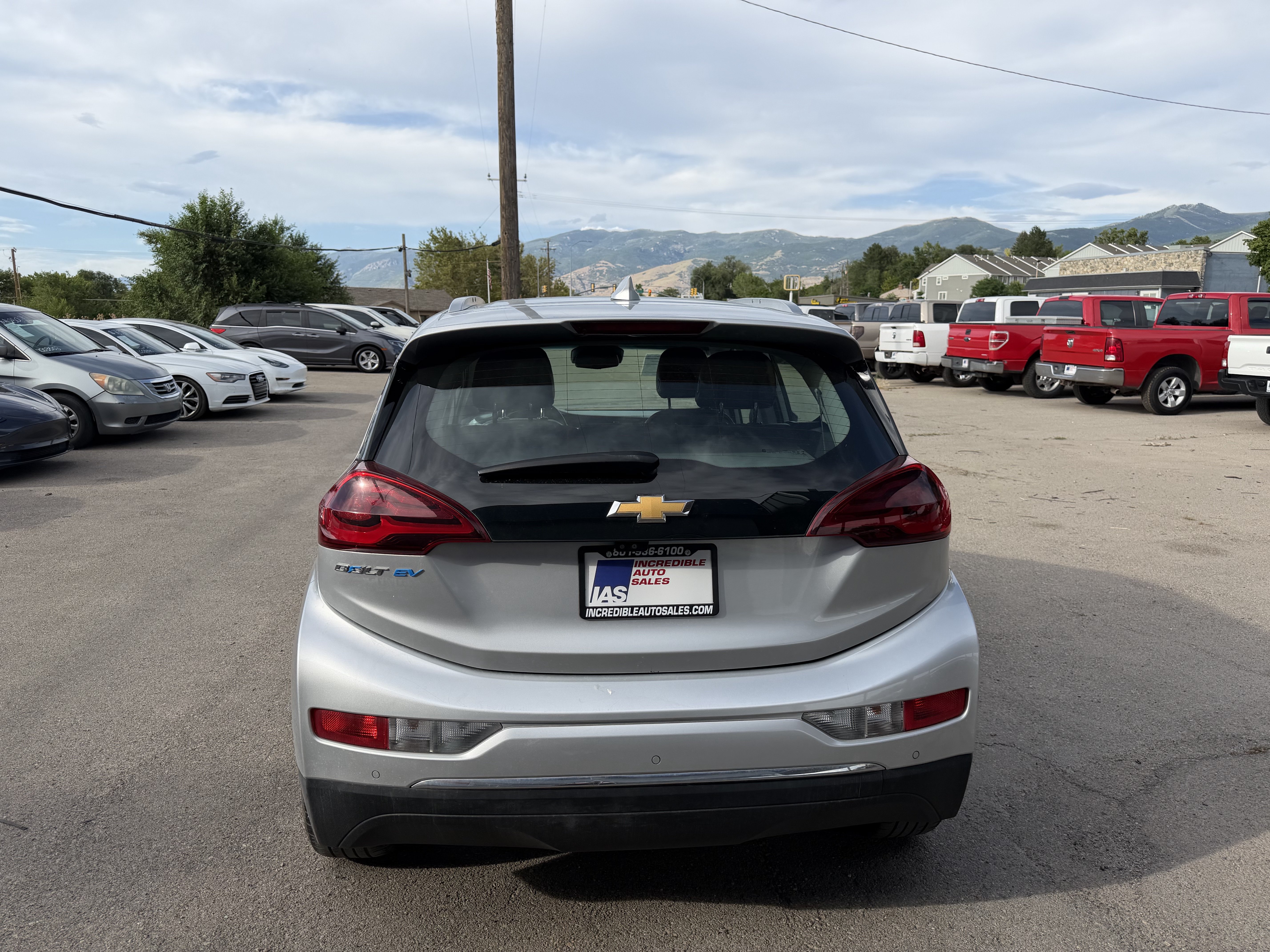 Used 2019 Chevrolet Bolt Premier w/ Infotainment Package FWD image 6