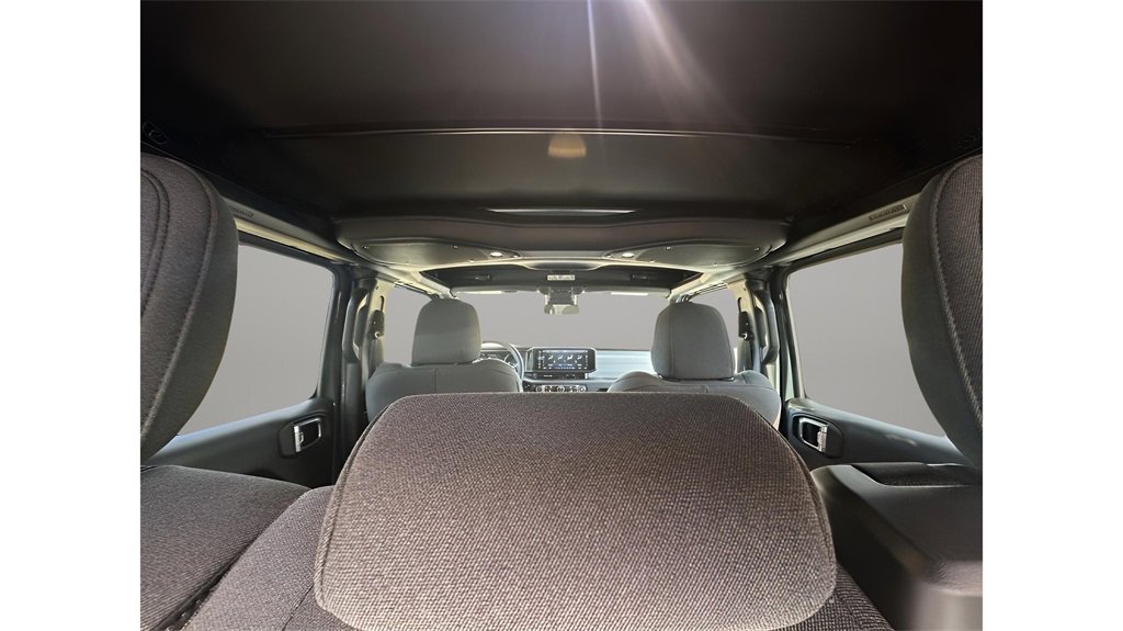 Used 2024 Jeep Wrangler Unlimited w/ Convenience Group image 13