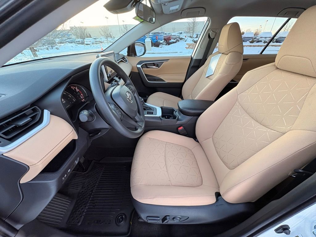 Used 2025 Toyota RAV4 XLE image 11
