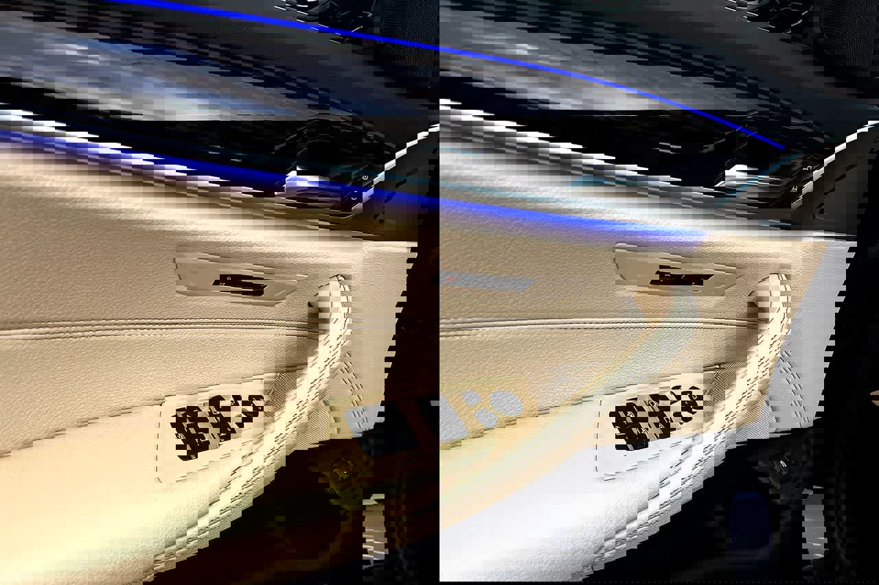 Used 2020 BMW 540i xDrive w/ Premium Package image 11