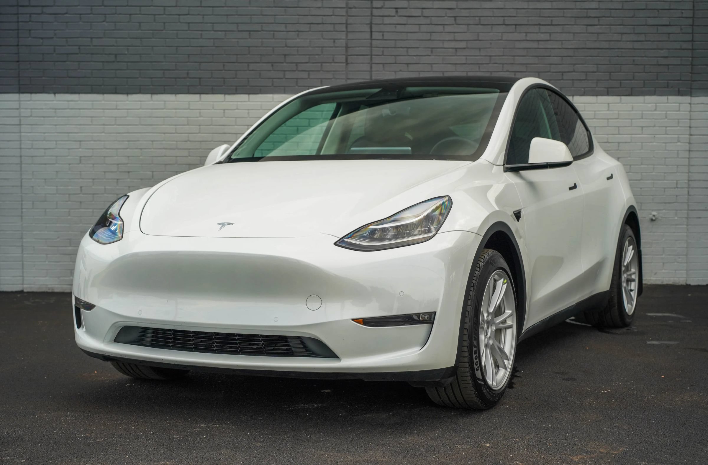 Used 2022 Tesla Model Y Long Range AWD/4WD image 1