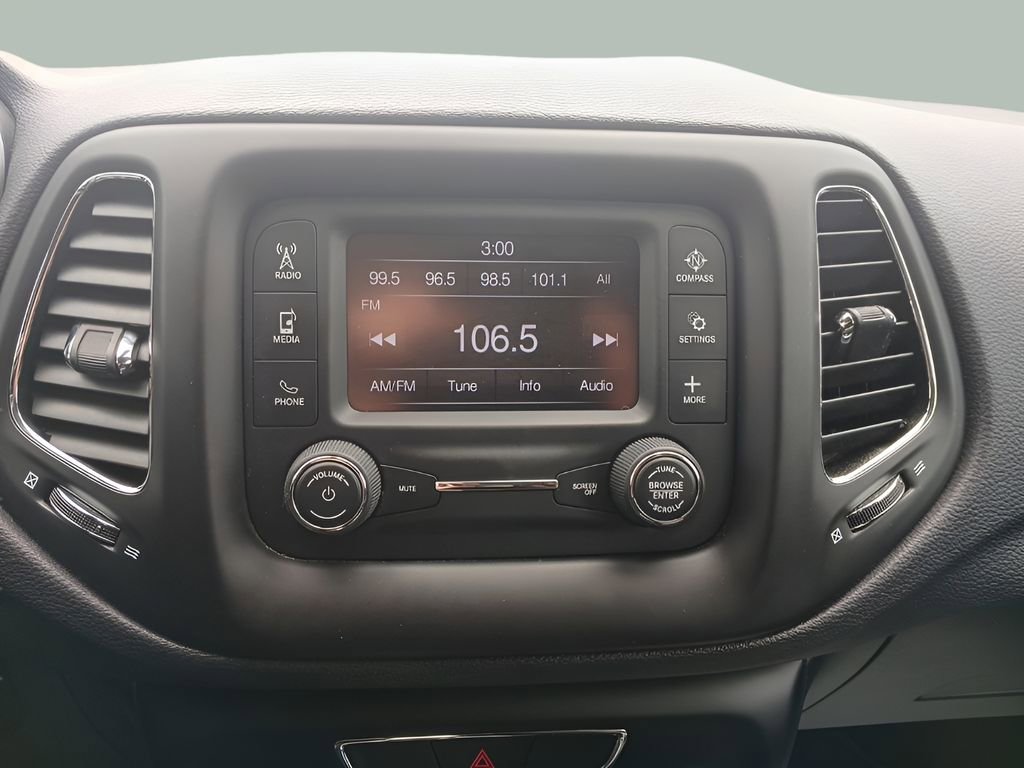 Used 2018 Jeep Compass Latitude w/ Cold Weather Group AWD/4WD image 15