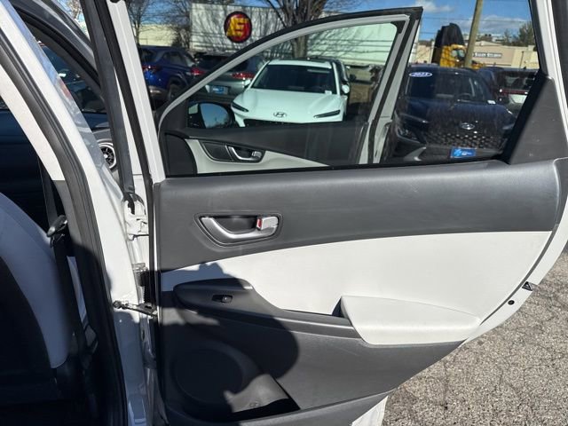 Certified 2023 Hyundai Kona SEL w/ Convenience Package image 31