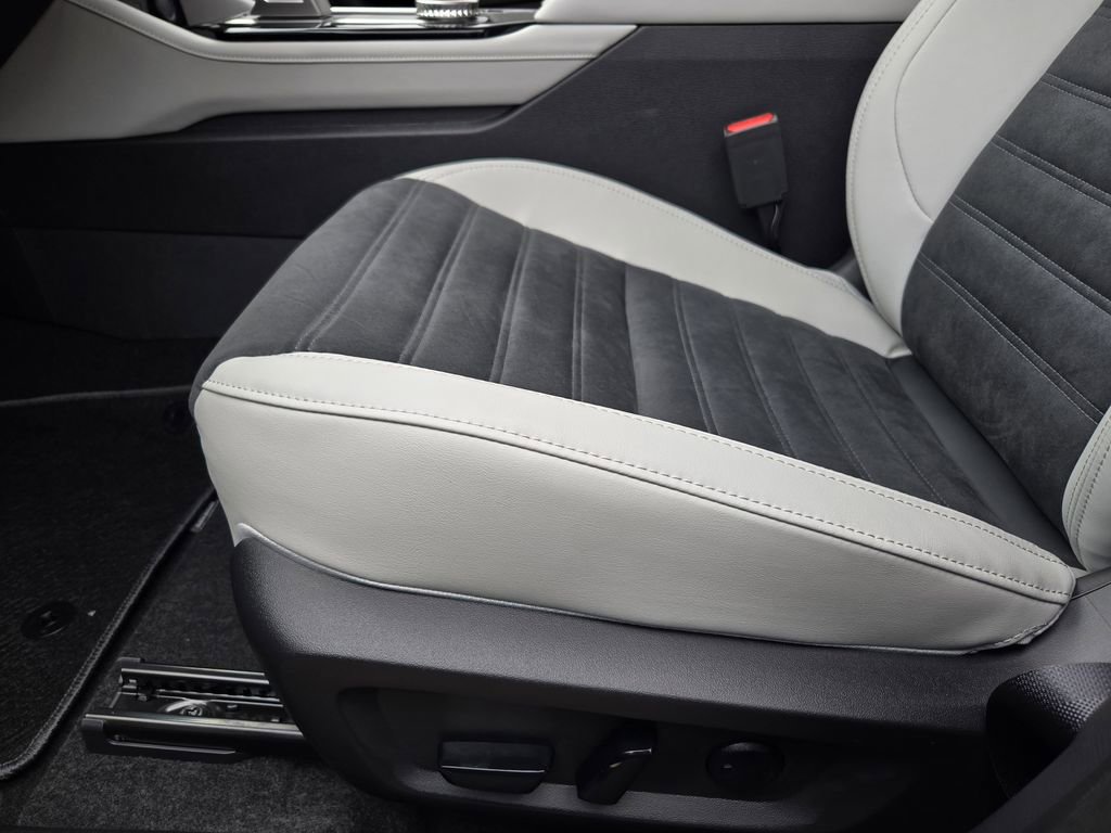 New 2026 Mitsubishi Outlander LE image 19