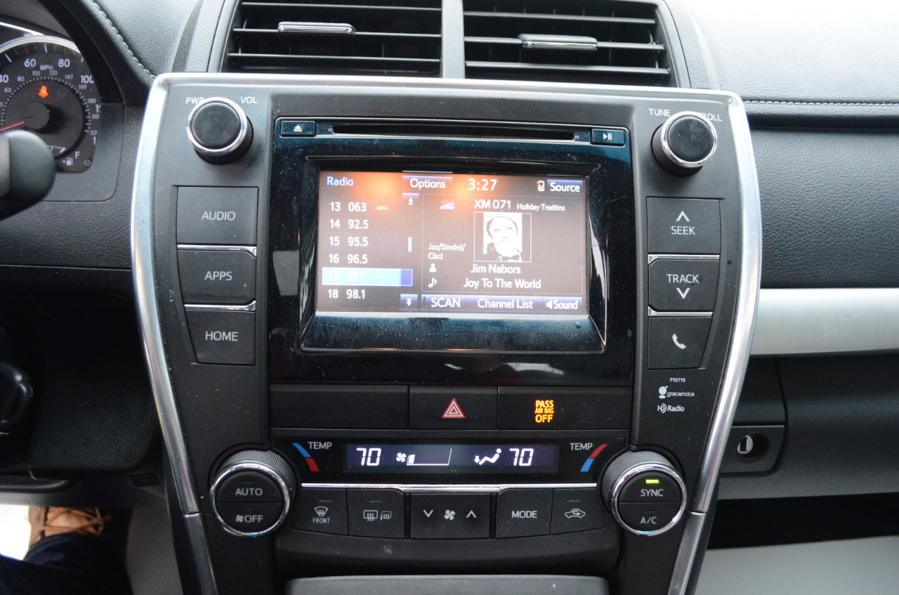 Used 2015 Toyota Camry XSE image 24