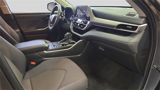 Used 2023 Toyota Highlander L image 13