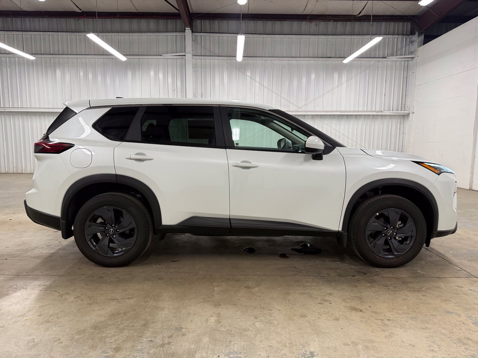 Used 2026 Nissan Rogue SV FWD image 5
