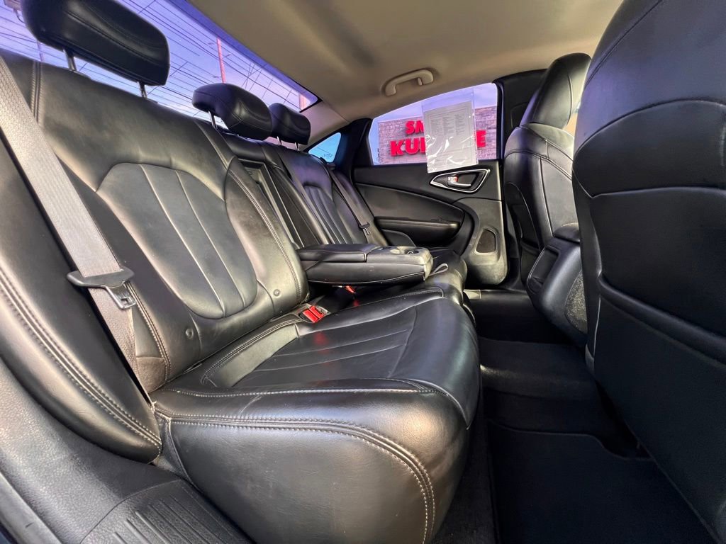 Used 2017 Chrysler 200 Limited Platinum FWD image 25