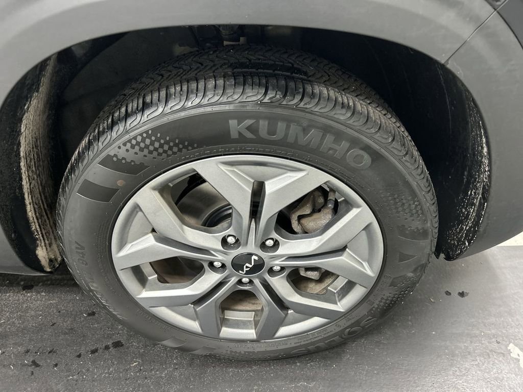 Certified 2024 Kia Seltos LX AWD/4WD image 8