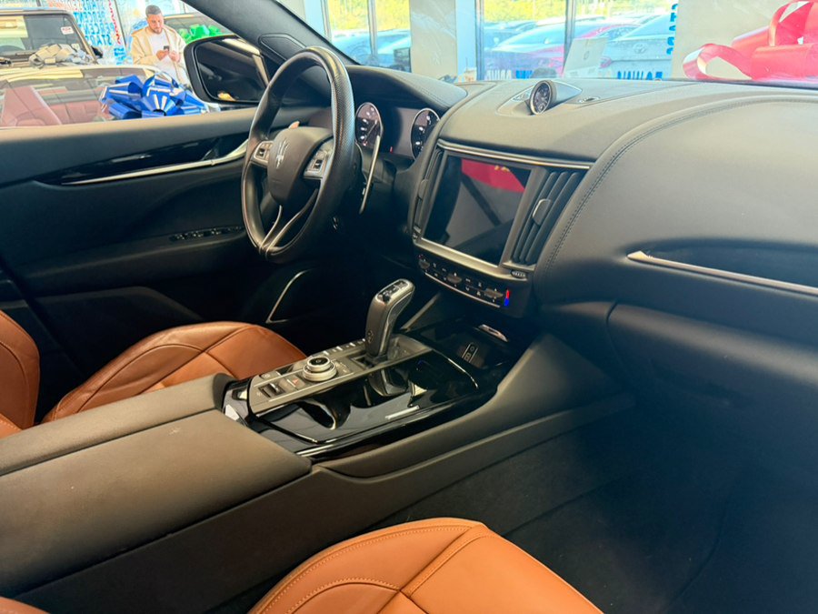 Used 2023 Maserati Levante GT AWD/4WD image 55