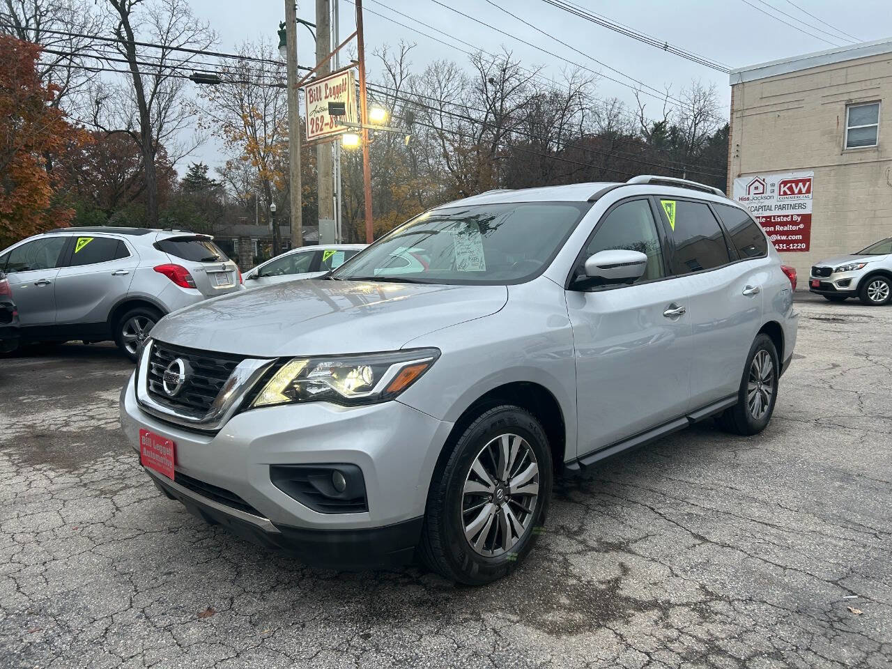Used 2019 Nissan Pathfinder SL image 2