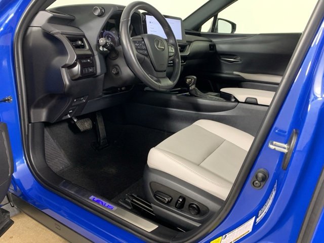 Used 2023 Lexus UX 250h AWD w/ Premium Package image 31