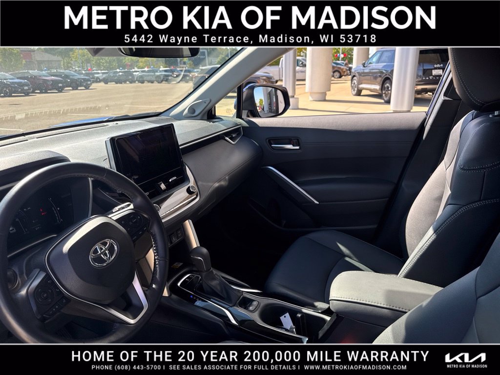 Used 2023 Toyota Corolla Cross XLE w/ Convenience Package AWD/4WD image 14