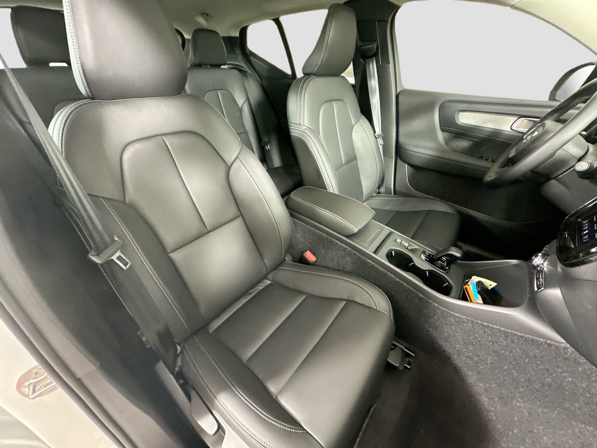 New 2026 Volvo XC40 B4 Core FWD image 28