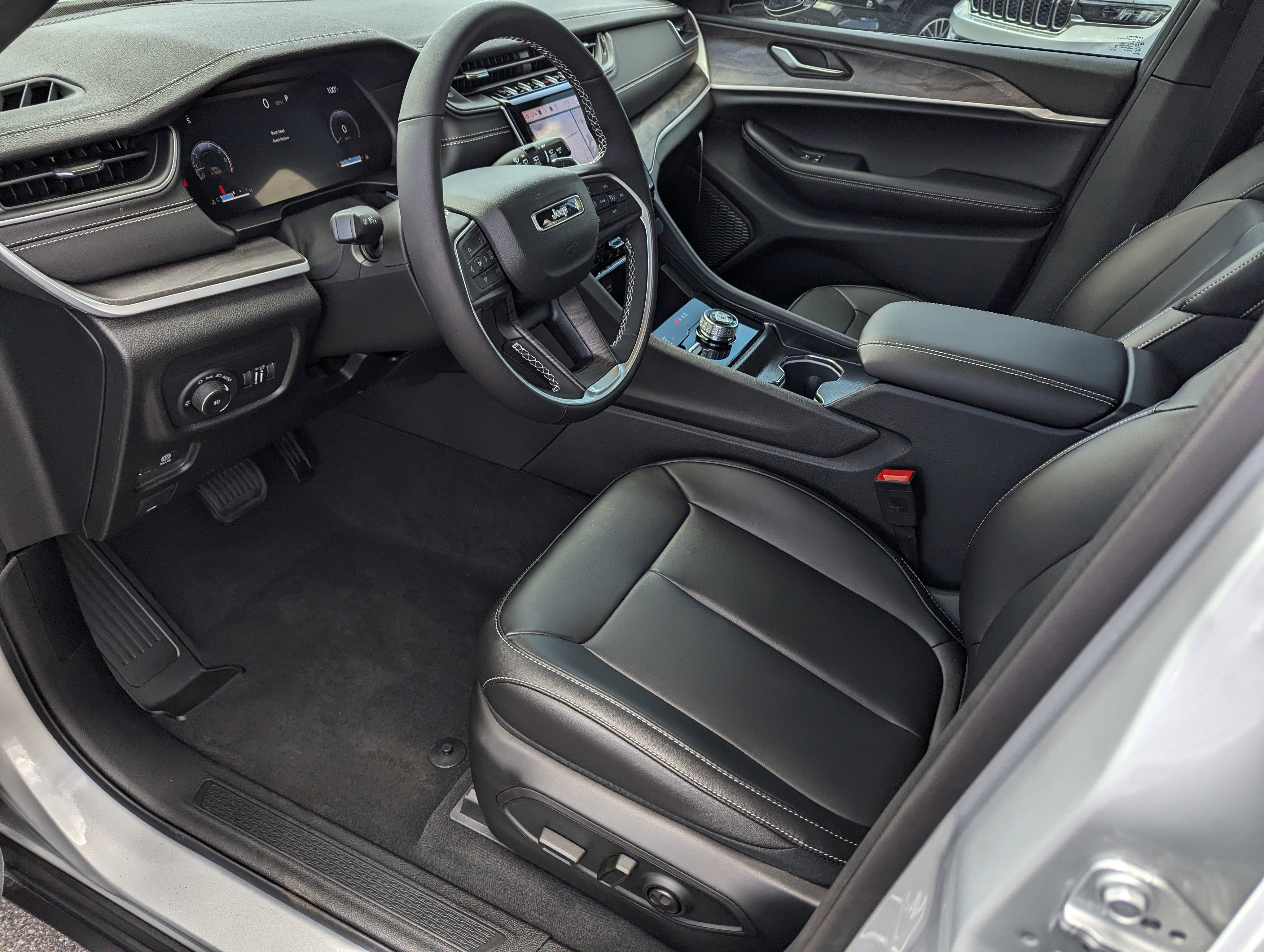 New 2025 Jeep Grand Cherokee Limited w/ Trailer Tow Package image 9