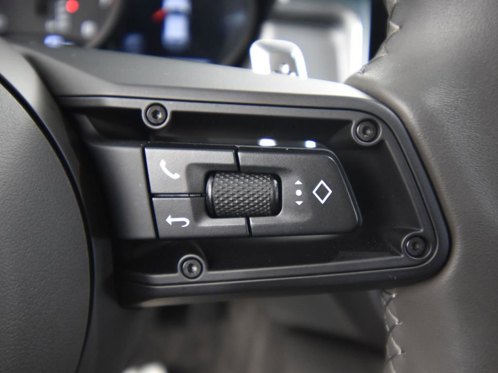 Used 2025 Porsche Macan image 30