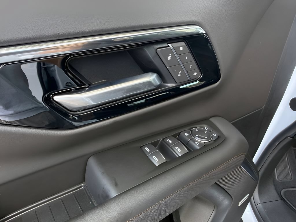New 2026 Chevrolet Tahoe High Country AWD/4WD image 9